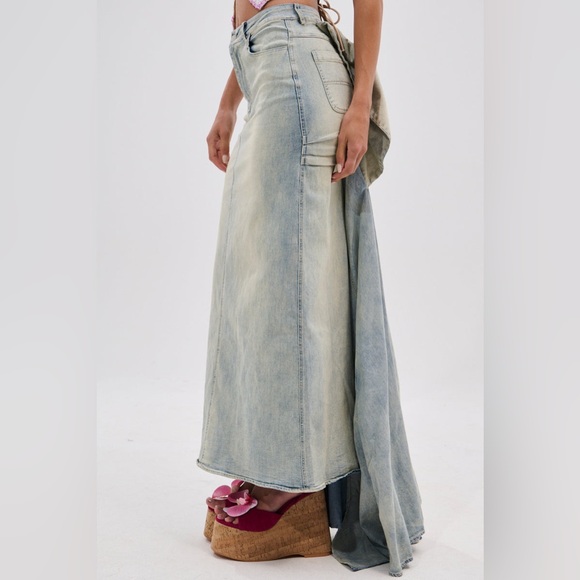 AKIRA Light Wash Oh the Drama Back Bow Denim Maxi Skirt with Train Size 1X - Picture 5 of 5